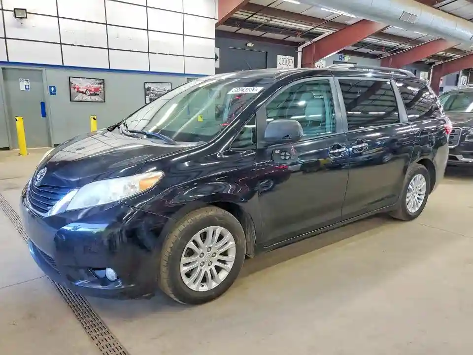 5TDYZ3DC1HS823723 2017 TOYOTA SIENNA-0