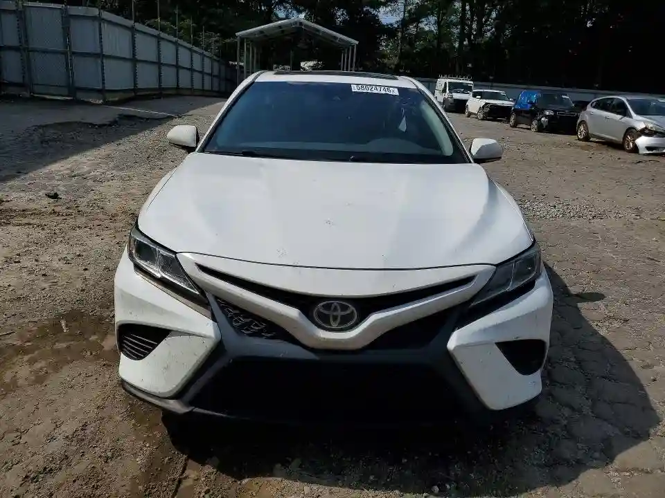 4T1B11HK8JU669673 2018 TOYOTA CAMRY-4