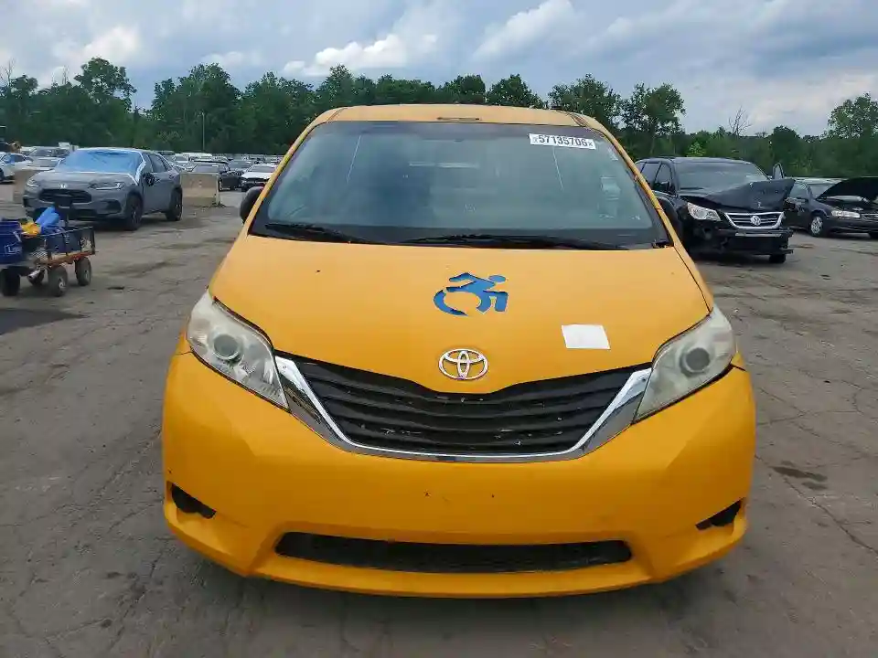 5TDZZ3DC2HS858730 2017 TOYOTA SIENNA-4