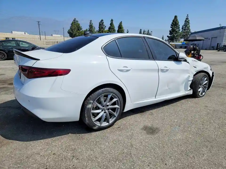 ZARFANBN7N7656813 2022 ALFA ROMEO GIULIA-2