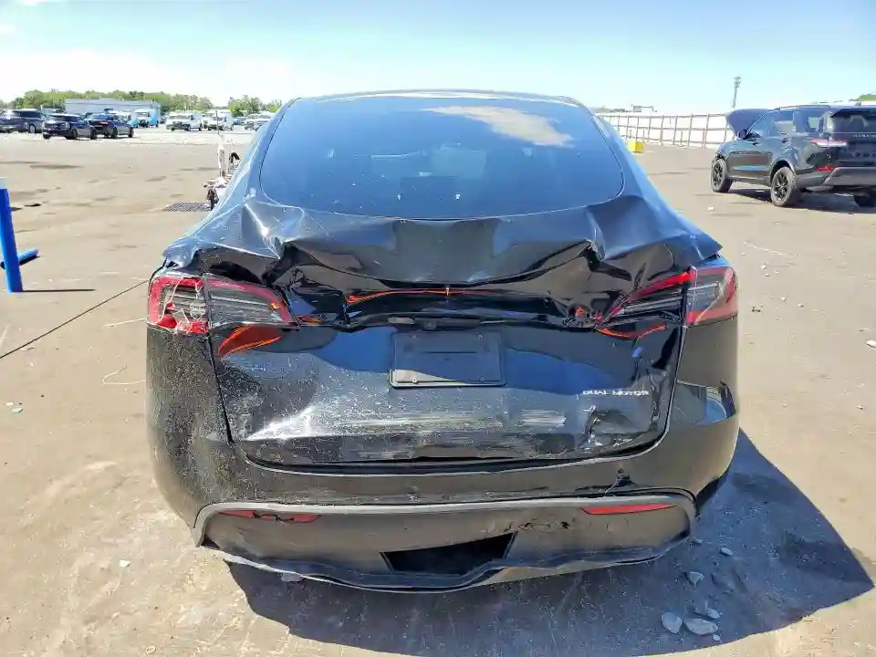 7SAYGDEE3PA183545 2023 TESLA MODEL Y-5