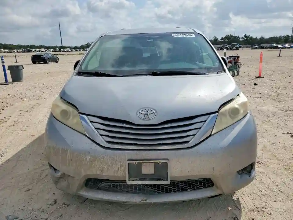 5TDKZ3DC5HS796547 2017 TOYOTA SIENNA LE-4