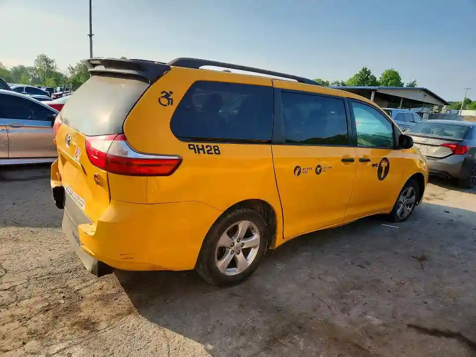 5TDKZ3DC4HS876051 2017 TOYOTA SIENNA-2