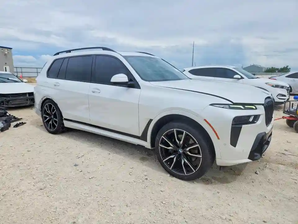 5UX23EM06P9P83739 2023 BMW X7-3