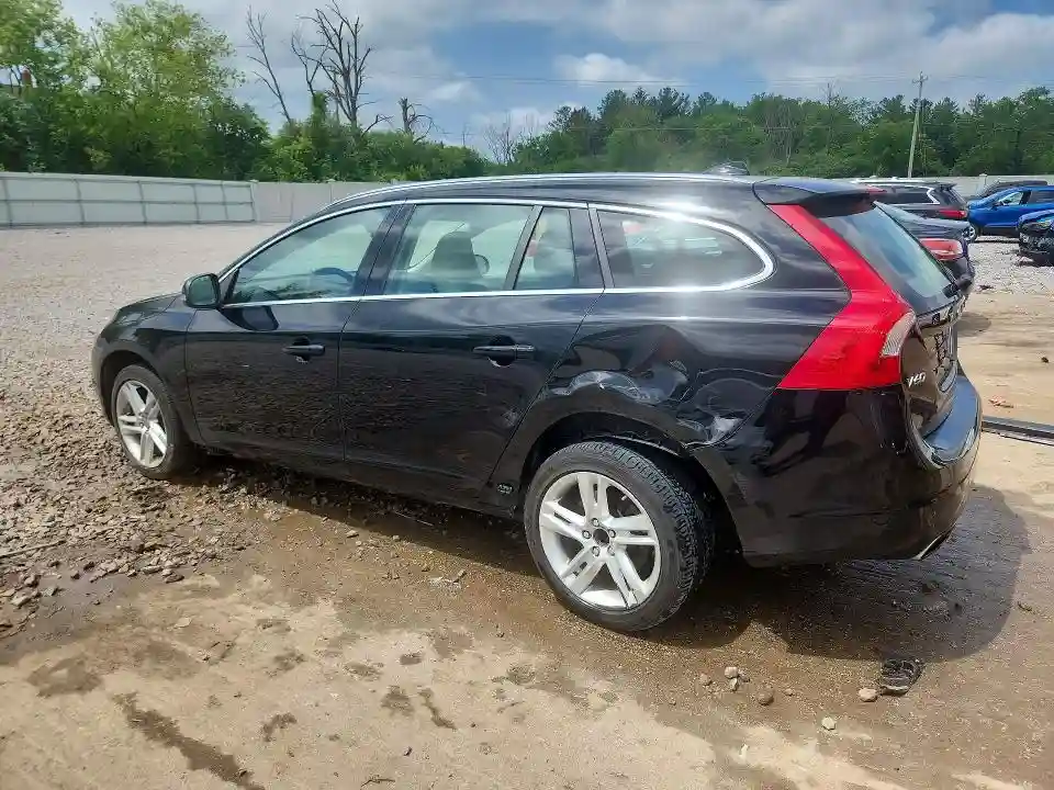 YV140MEC2F1213623 2015 VOLVO V60-1