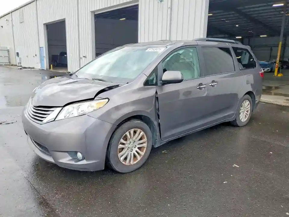 5TDYZ3DC3HS812741 2017 TOYOTA SIENNA-0
