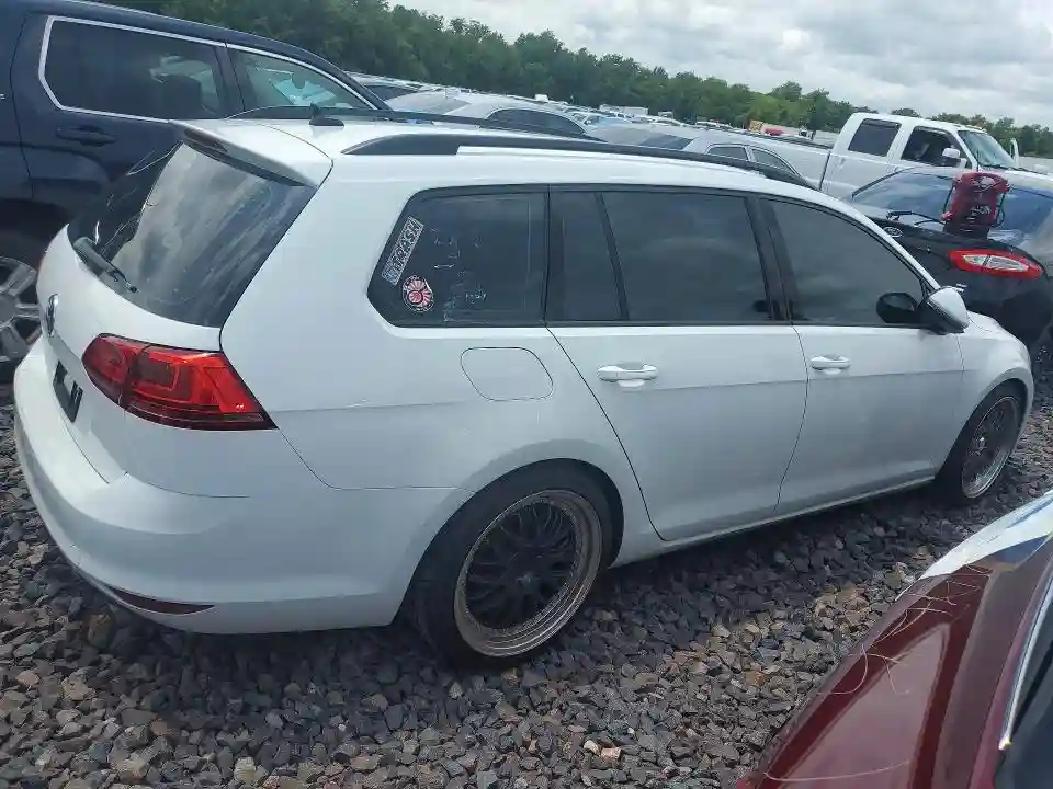 3VW017AU8HM510156 2017 VOLKSWAGEN GOLF-2