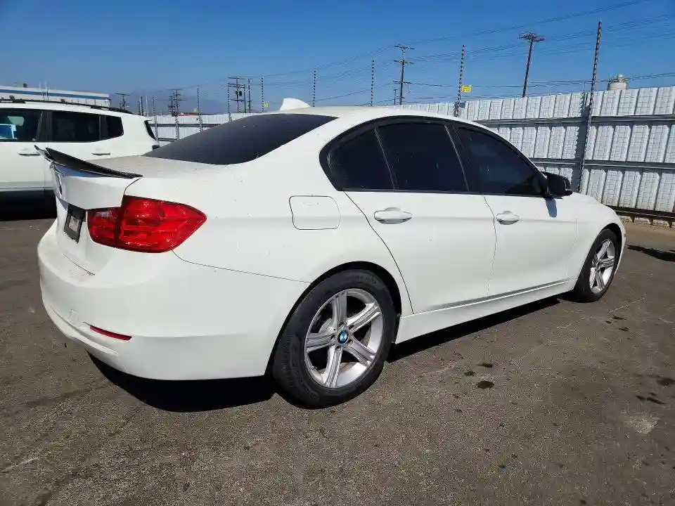 WBA3B1G55FNT03735 2015 BMW 3 SERIES-2