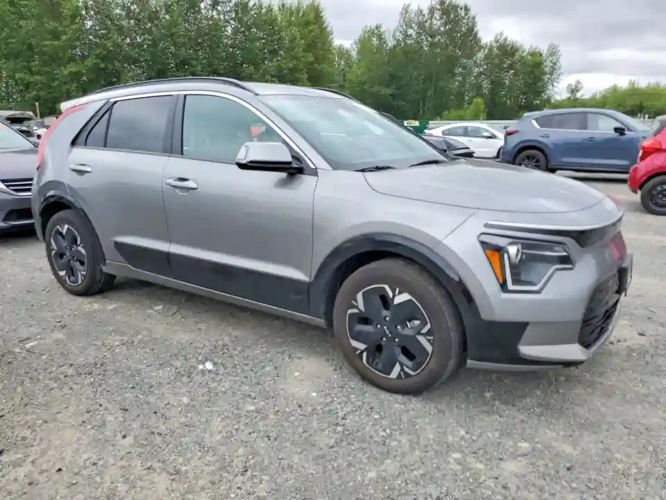 KNDCR3L17R5102789 2024 KIA NIRO-3