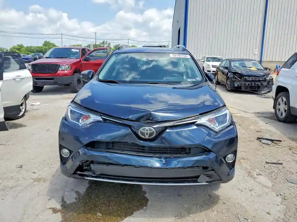 JTMRFREVXJD233781 2018 TOYOTA RAV4-4