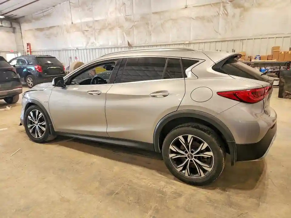SJKCH5CR1HA024646 2017 INFINITI QX30 PREMI-1
