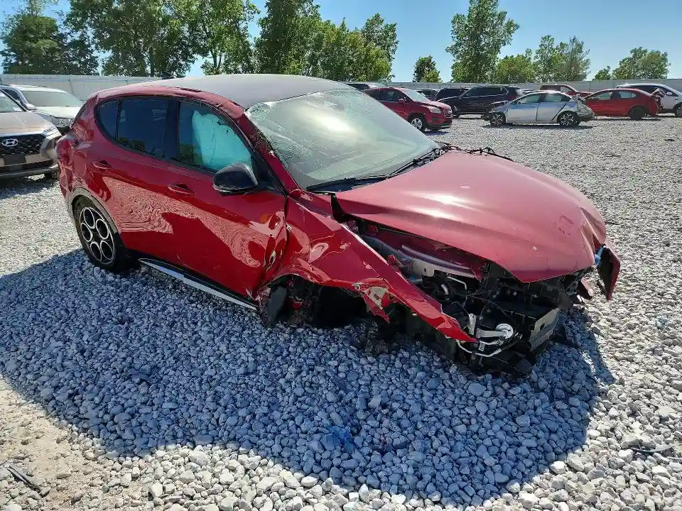 ZASPATCWXR3031642 2024 ALFA ROMEO TONALE TI-3