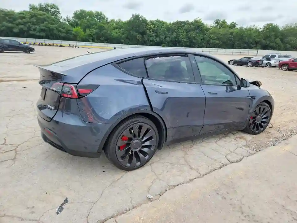 7SAYGDEF2PF813695 2023 TESLA MODEL Y-2