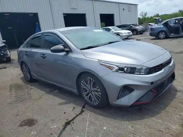 3KPF54AD6RE771085 2024 KIA FORTE-3