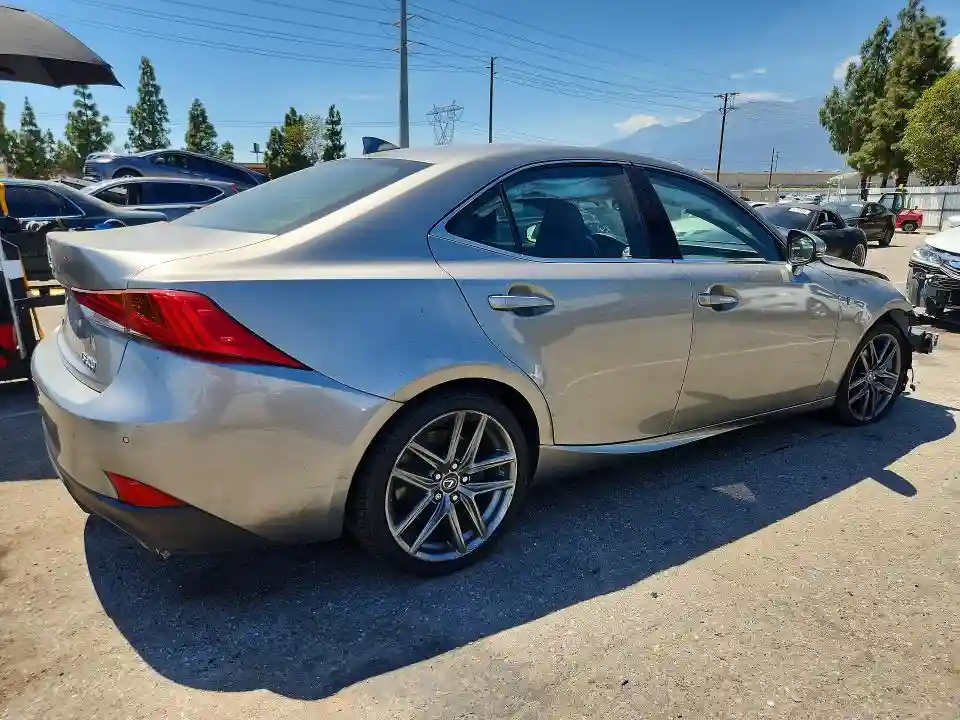 JTHBA1D27J5075403 2018 LEXUS IS-2