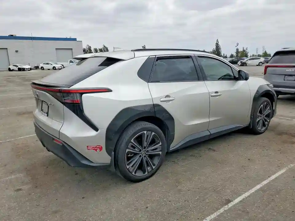 JTMAAAAA6PA015900 2023 TOYOTA BZ4X LIMIT-2