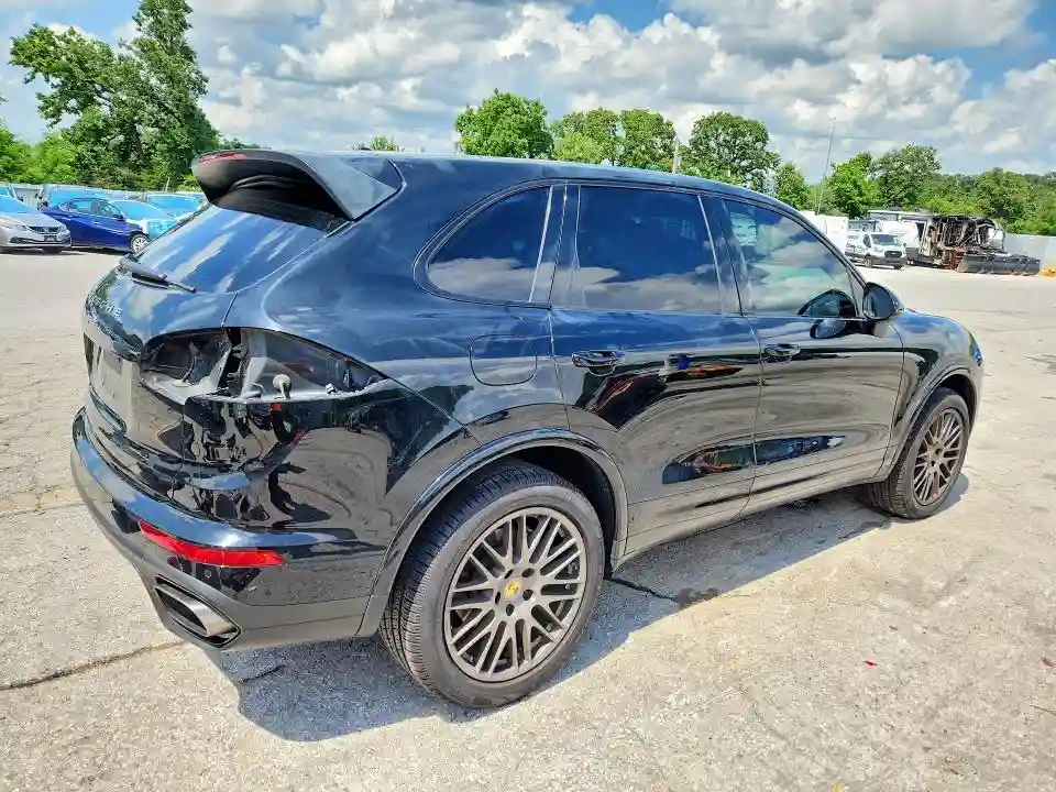 WP1AA2A29HKA80782 2017 PORSCHE CAYENNE-2
