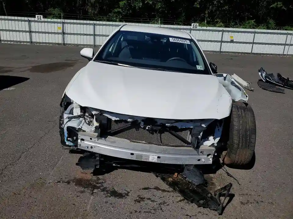 4T1C11AK9MU462129 2021 TOYOTA CAMRY-4