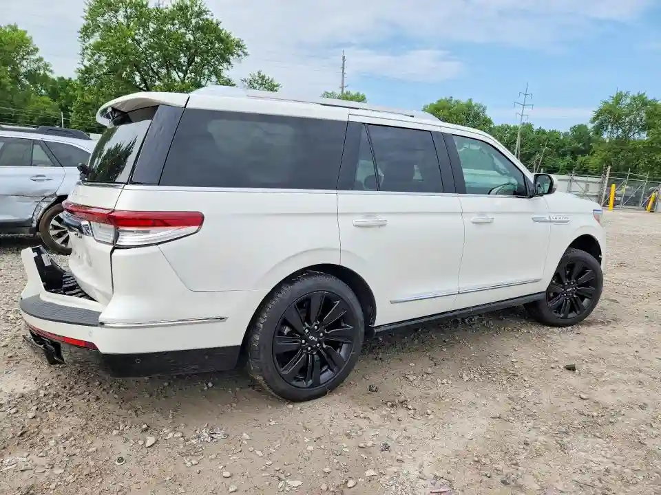 5LMJJ2LG5REL03158 2024 LINCOLN NAVIGATOR-2