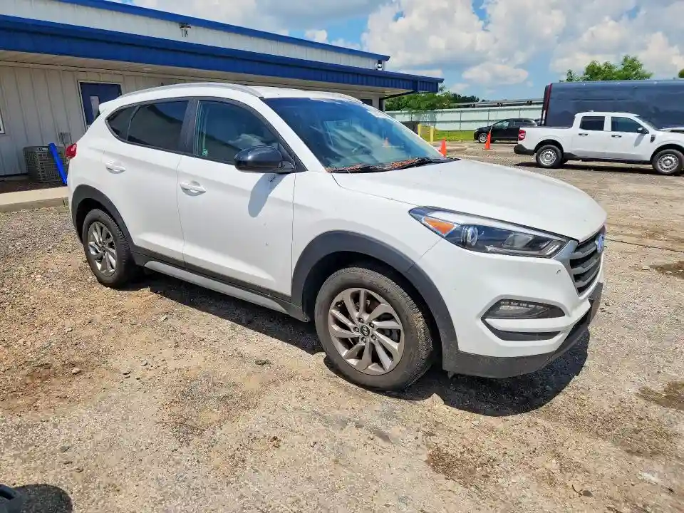 KM8J3CA41JU769692 2018 HYUNDAI TUCSON-3