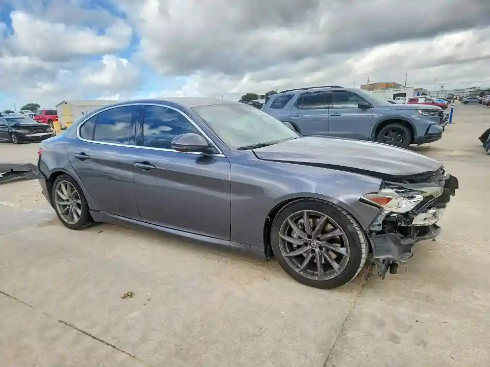 ZARFAEBN5H7556407 2017 ALFA ROMEO GIULIA-3
