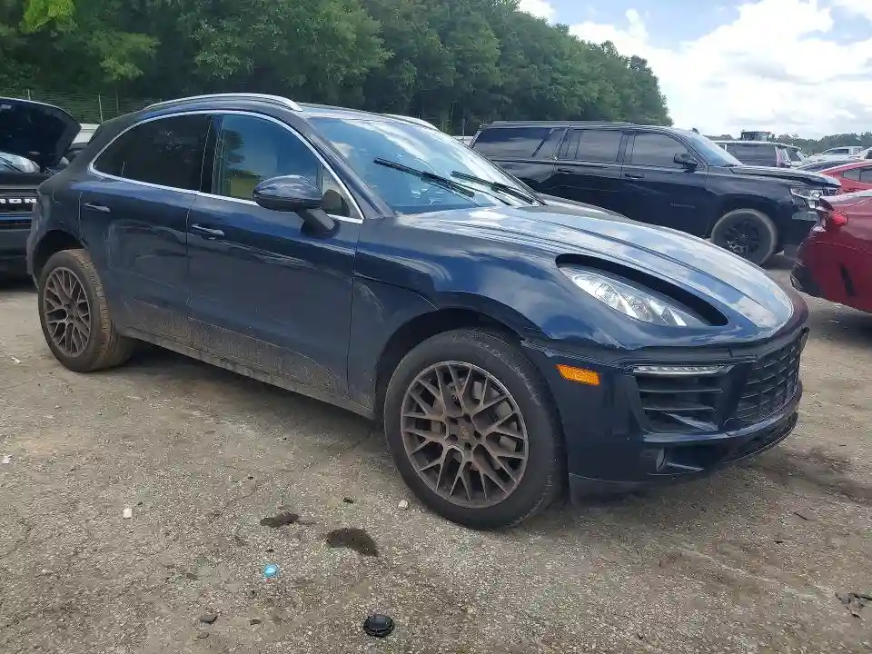 WP1AB2A54HLB16010 2017 PORSCHE MACAN-3
