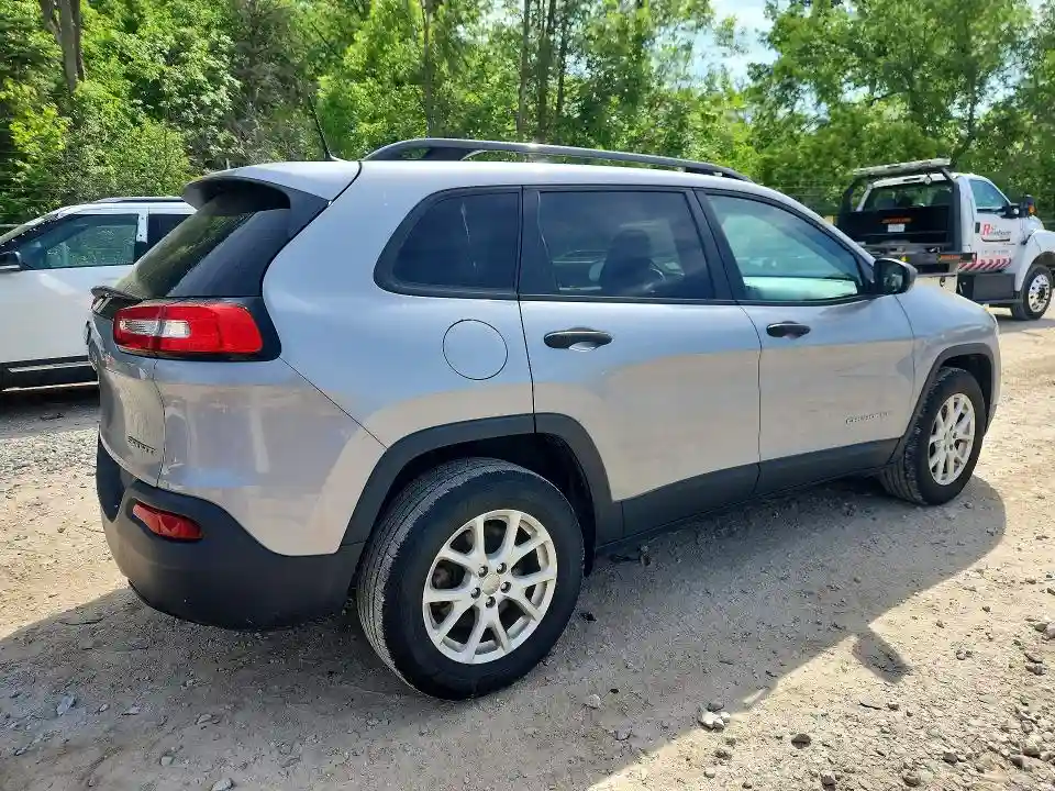 1C4PJMAB1GW305582 2016 JEEP CHEROKEE-2