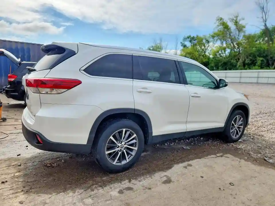 5TDKZRFH5KS560824 2019 TOYOTA HIGHLANDER-2