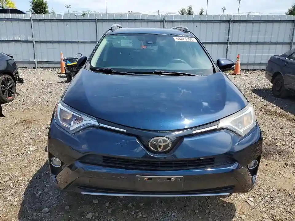 JTMRFREV0JJ720635 2018 TOYOTA RAV4-4