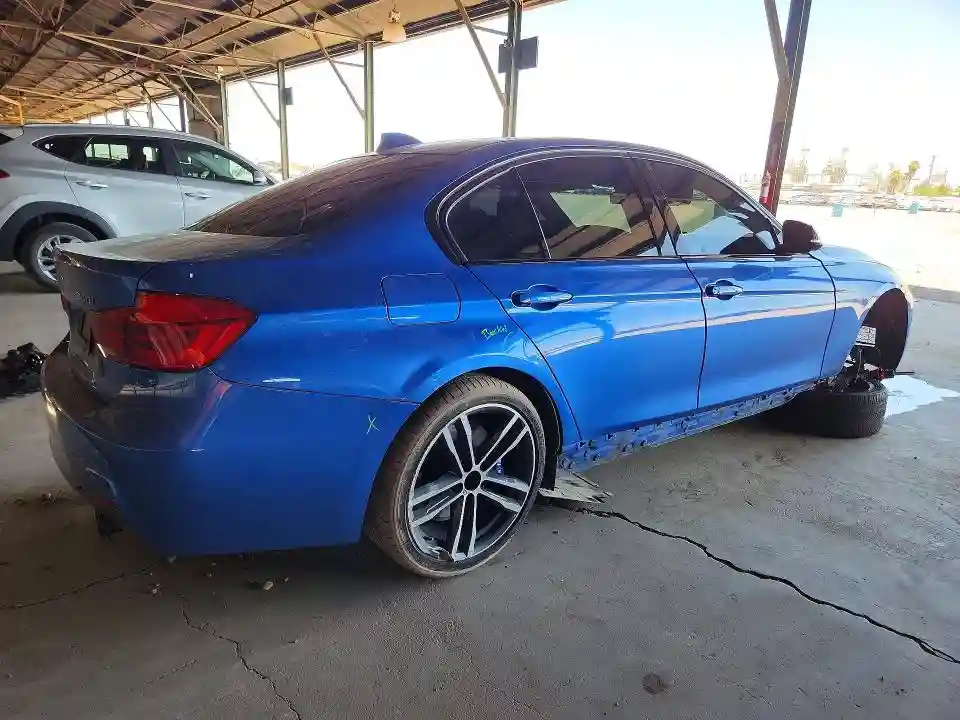 WBA8B7C58JA411894 2018 BMW 3 SERIES-2