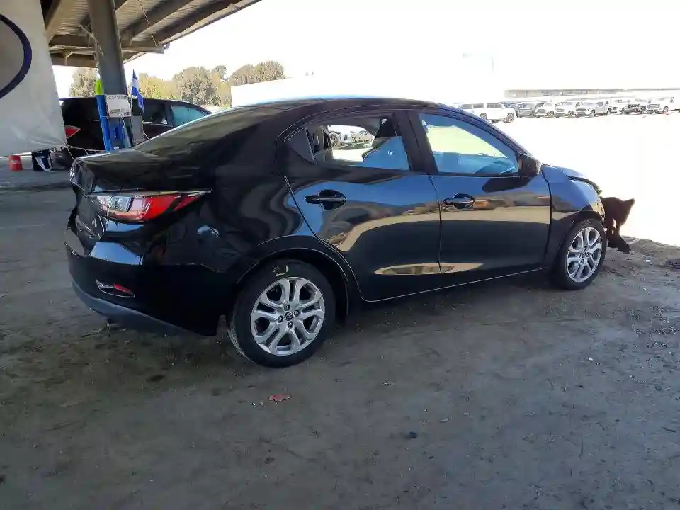 3MYDLBYV3HY180999 2017 TOYOTA YARIS-2