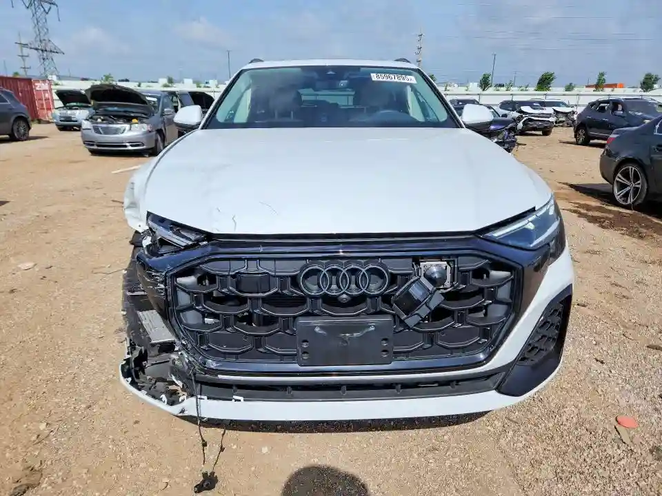 WA1EVBF13SD019926 2025 AUDI Q8-4