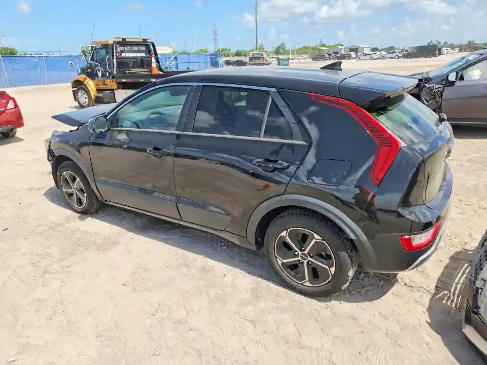 KNDCP3LE6P5115958 2023 KIA NIRO-1