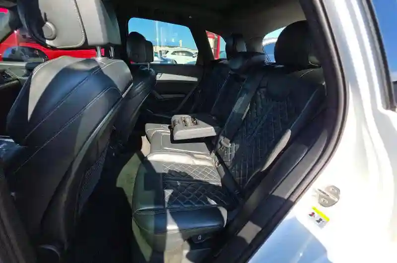 WA1C4AFY8J2182275 2018 AUDI SQ5-5