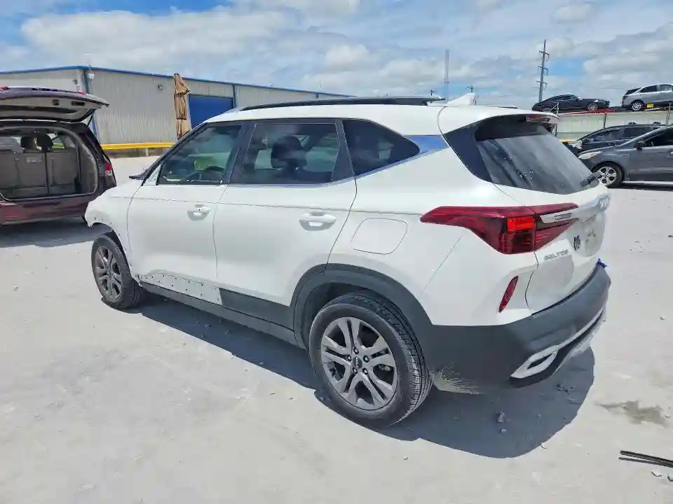 KNDEU2AA2N7237441 2022 KIA SELTOS-1