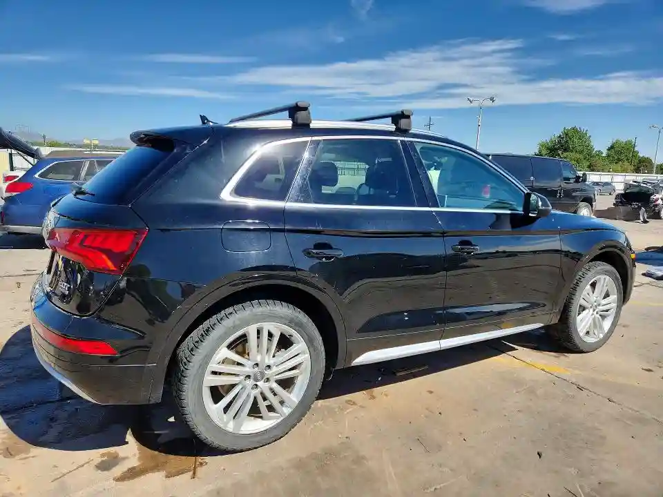 WA1BNAFY7J2137580 2018 AUDI Q5-2