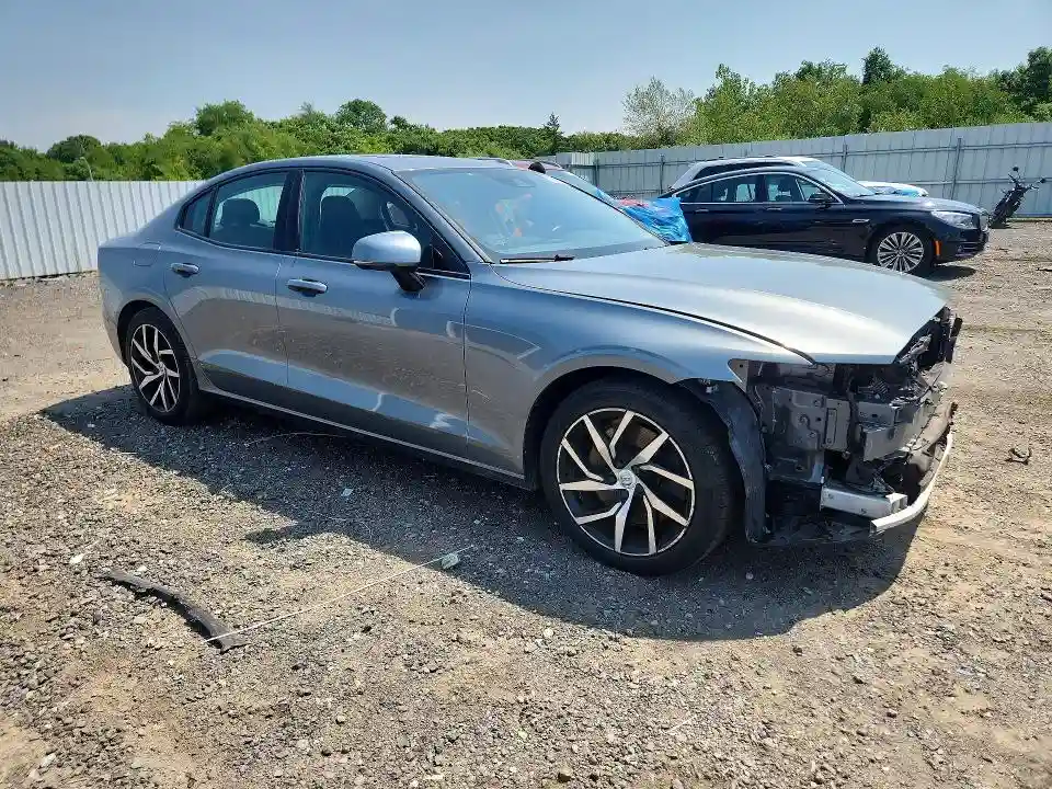 7JRA22TK3KG004305 2019 VOLVO S60-3
