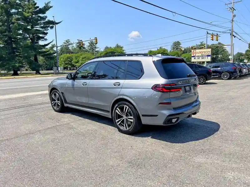 5UX23EM00P9P15677 2023 BMW X7-2