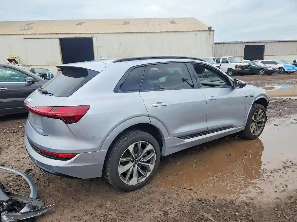 WA1LAAGE6MB038404 2021 AUDI E-TRON-2