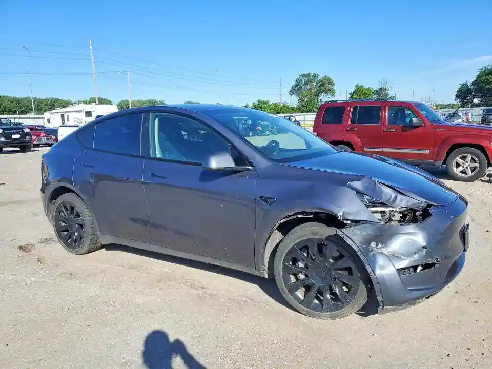 7SAYGDEE9PF877515 2023 TESLA MODEL Y-3