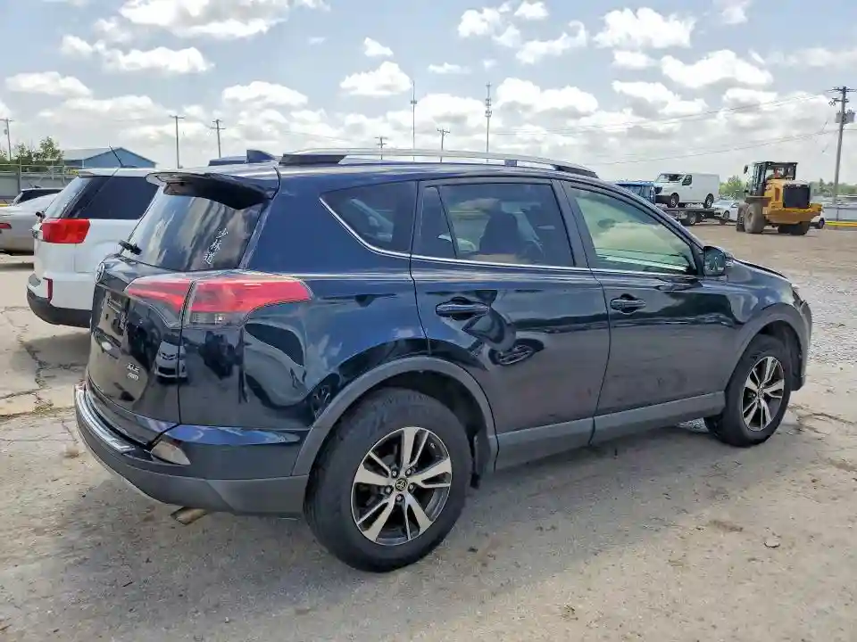 JTMRFREVXJD233781 2018 TOYOTA RAV4-2
