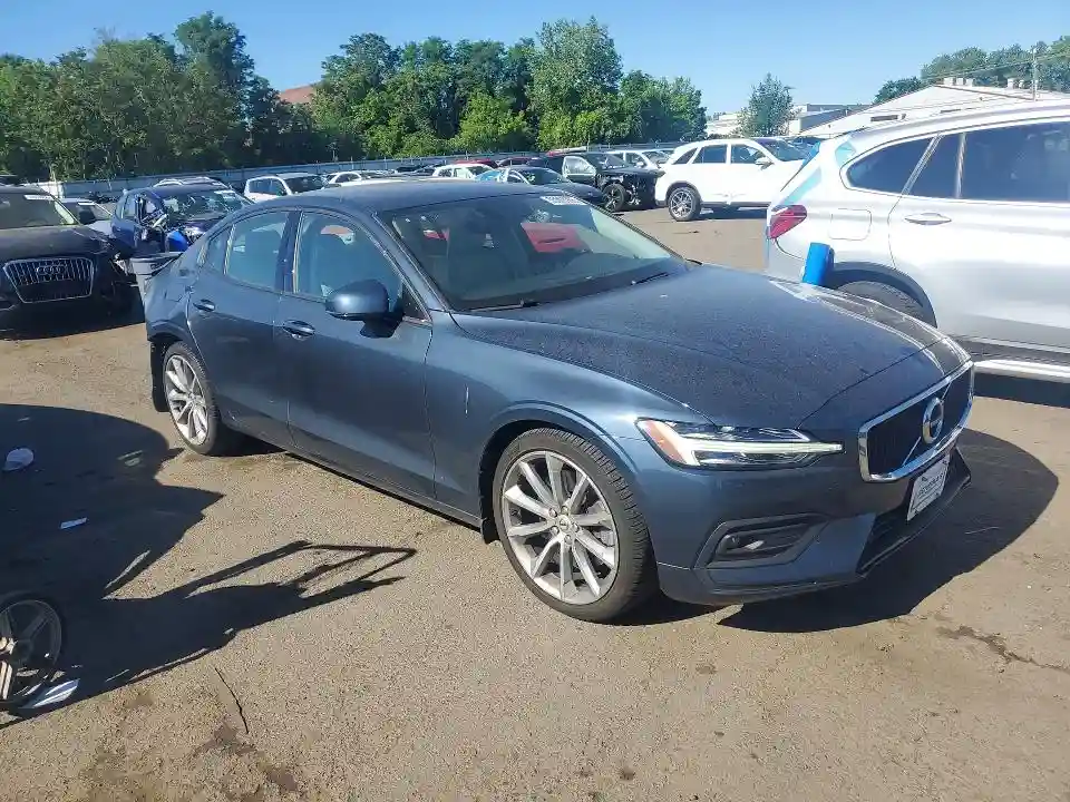 7JRA22TKXMG080302 2021 VOLVO S60-3