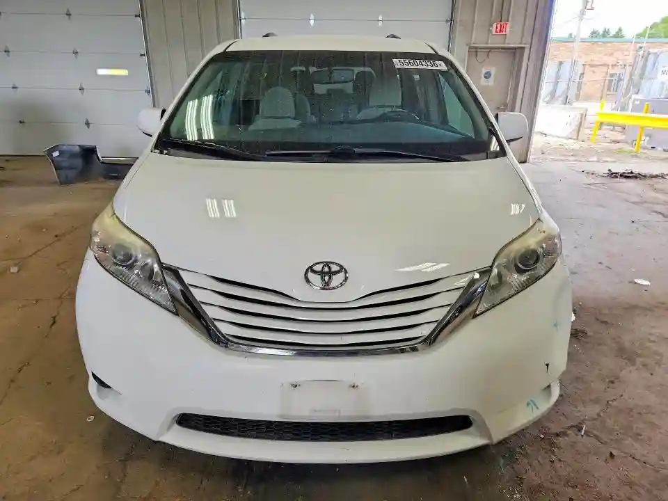 5TDKZ3DC5HS802993 2017 TOYOTA SIENNA-4