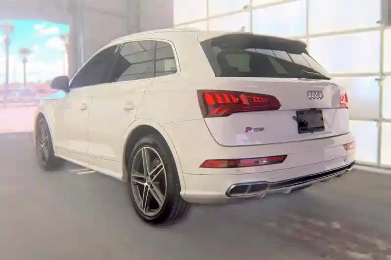 WA1C4AFY8J2182275 2018 AUDI SQ5-2