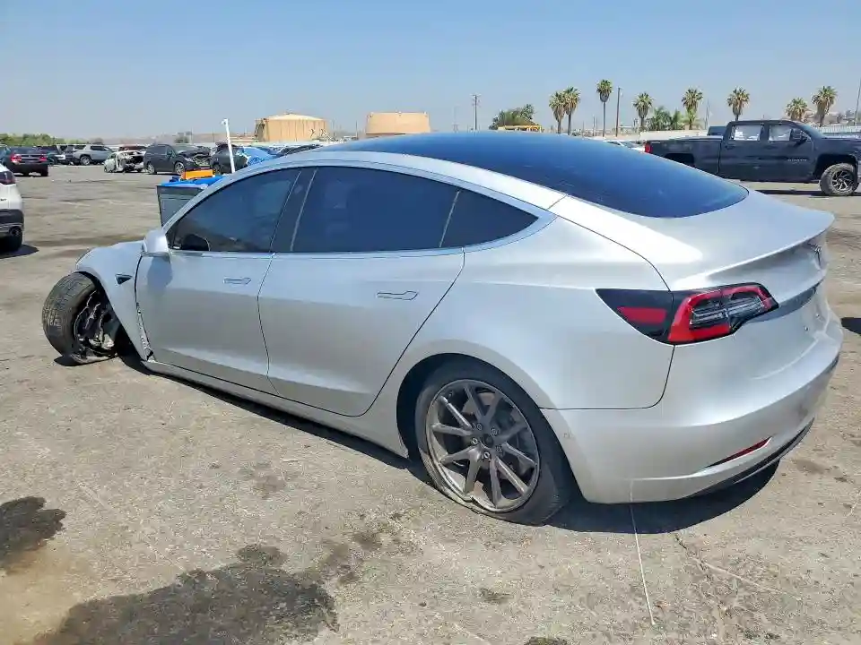 5YJ3E1EA2JF044087 2018 TESLA MODEL 3-1