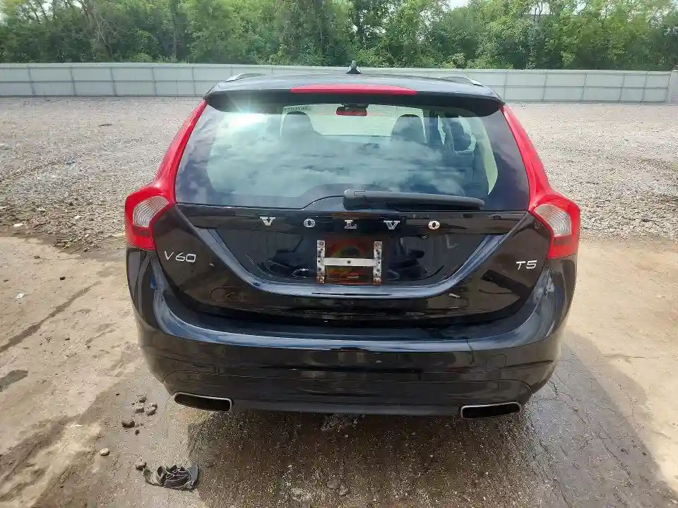 YV140MEC2F1213623 2015 VOLVO V60-5