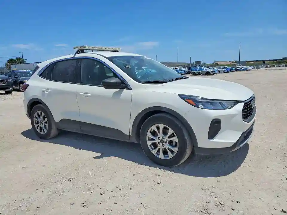 1FMCU0GNXPUA23948 2023 FORD ESCAPE-3