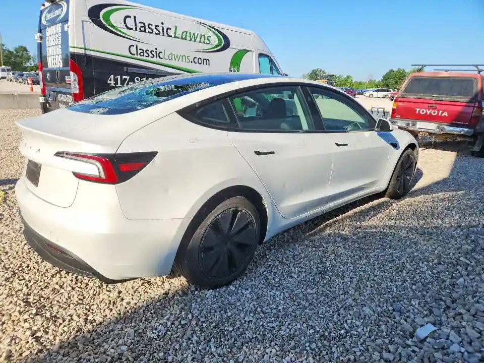 5YJ3E1EA5SF009979 2025 TESLA MODEL 3-2