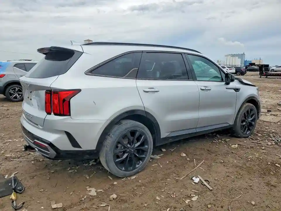 5XYRKDLF5NG110696 2022 KIA SORENTO-2