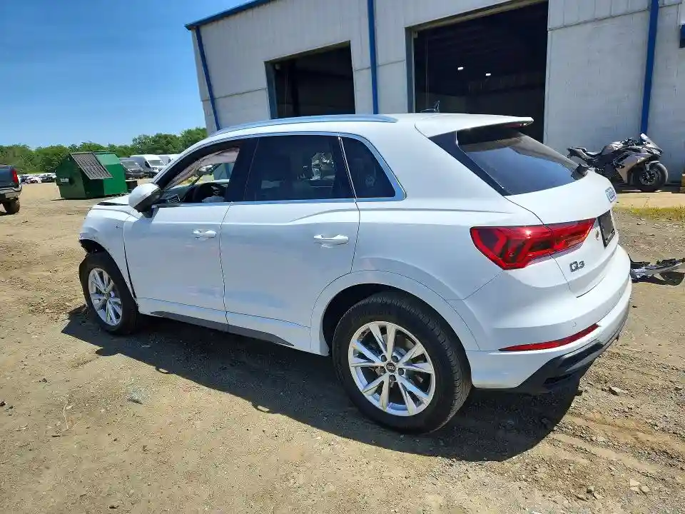 WA1EEDF38R1077961 2024 AUDI Q3-1